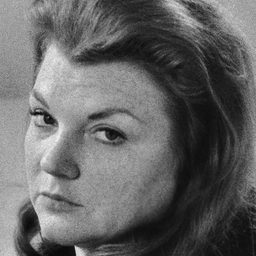 Shirley Stoler 飾演 Joan Ironwood