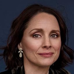 蘿拉·佛萊瑟 - No Holds Bard演員 飾演Sarah Rutherford