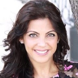 泰莉塔·賴布卡斯 飾演 Recepcionista