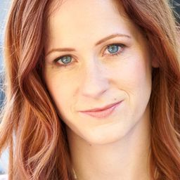 Christine Weatherup 飾演 Nadia