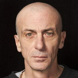 Malin Krastev - Operation Shmenti Capelli演員 飾演Nadezhdev