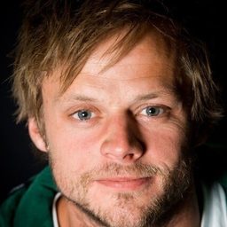 Sanne den Hartogh 飾演 Rogier