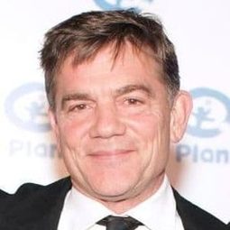 John Michie 飾演 Nick