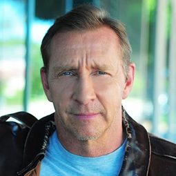 Arthur Senzy - 火線大行動演員 飾演Paramedic