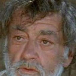 José Calvo 飾演 Amigo (uncredited)