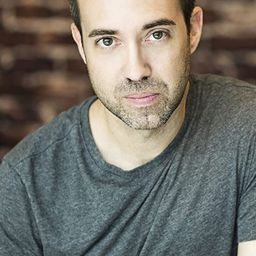 Jeff Sinasac 飾演 Diner