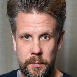 Filip Hammar 飾演 Self