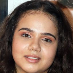 Ouassima Zrouki 飾演 Nadia