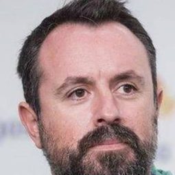 Caye Casas - 該死的上帝導演