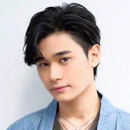 Nonthakorn Chatchue 飾演 