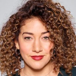 瑪麗·史考特 - 亡命同學會演員 飾演Amber