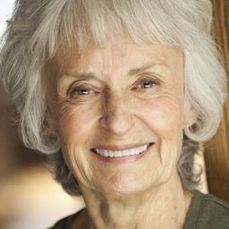 Linda Goranson 飾演 Suzanne