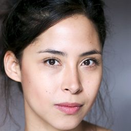 Randiane Naly 飾演 Nadia