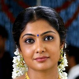 Kamalinee Mukherjee 飾演 