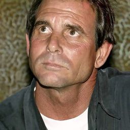 Darrick Doerner 飾演 Self