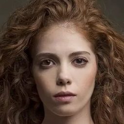 蘇·古特魯 飾演 Zeynep