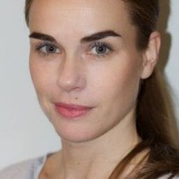 Lina Englund 飾演 Liv