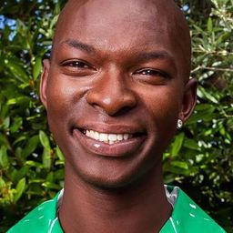 阿拉薩內·迪昂 飾演 Adama