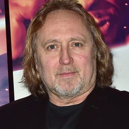 Jean-Marc Minéo 飾演 Le patron du café