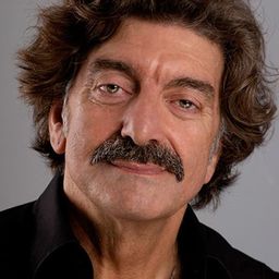 Ünal Silver 飾演 Osman