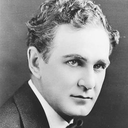 Bob Burns 飾演 Juror (uncredited)