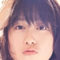 佐々木彩夏 飾演 