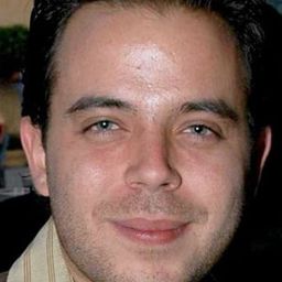 Xavier Massimi 飾演 Bruno