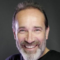 尤西·米茲拉希 飾演 Yalçın