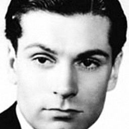 Joe Haworth 飾演 Bill Hutchinson