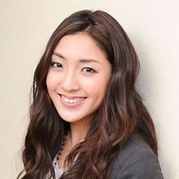 長渕文音 飾演 Natsumi Tanaka