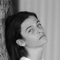 Malik Frikah 飾演 Cousin 1