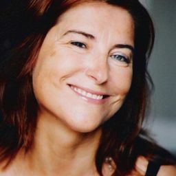 Brigitte Virtudes 飾演 (voice)