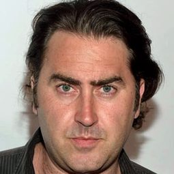 Bobby Roe - 十月建造的房屋 2演員 飾演Bobby