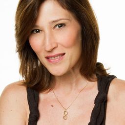 貝琪·古拉 飾演 Dona Geninha