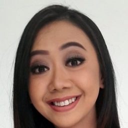 阿絲里·韋拉斯 飾演 