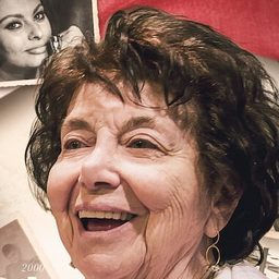 Nancy Kulik 飾演 Self