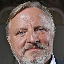 Axel Prahl - 夢幻足球課程演員 飾演Schricker Sen.