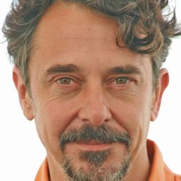 Pere Ponce 飾演 Genaro