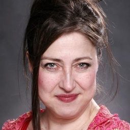 Michèle Garcia 飾演 Élisabeth Michelet de Varagnes