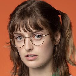 Chloe Troast - 古德里奇演員 飾演Chloe