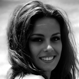 Catherine Diamant 飾演 Mrs. Raimondi