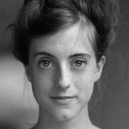 Grace Chilton 飾演 Margaret