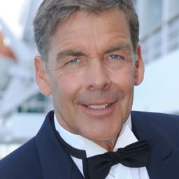 Sascha Hehn 飾演 Peter