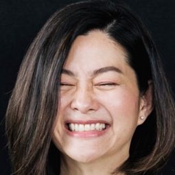 蘇昆·布拉庫 飾演 Wee's Mother