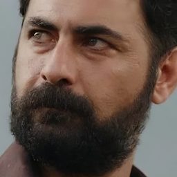 Rekish Shahbaz 飾演 Ako