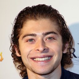 Ryan Ochoa - 房屋出租演員 飾演Wayne