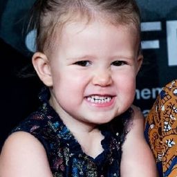 Scarlett Lindsey 飾演 Baby Willow