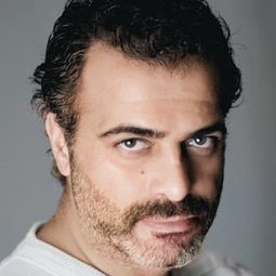 賽米昂·米帝亞特 - 師奶鎮長演員 飾演Faruk Doğu