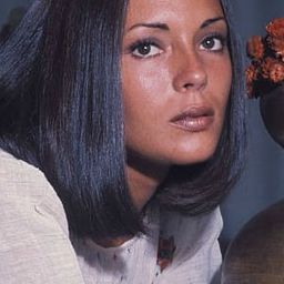 Pilar Velázquez 飾演 Self - Actress