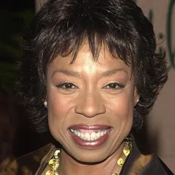 琳恩·瑟格本 - 狠將奇兵演員 飾演Subway Motorwoman